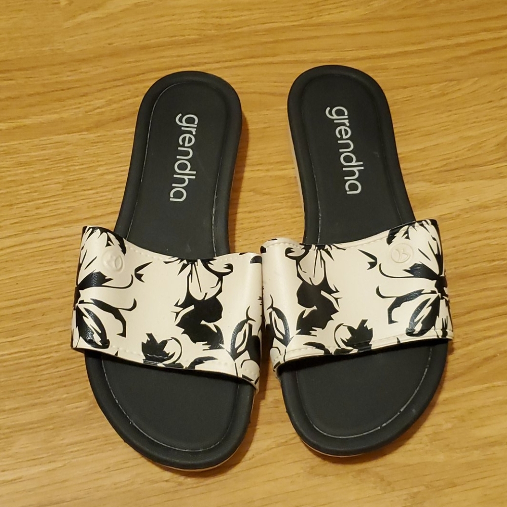 ❤️🛍🛍Original Grendha women's sandal size 6 💃🏽